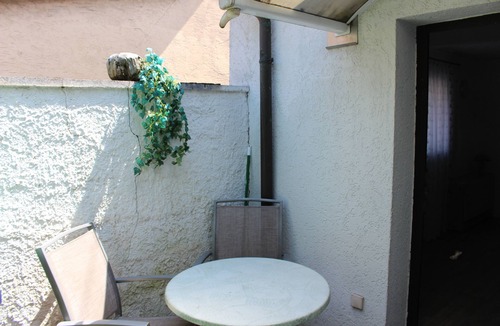 Boeblingen Apartment | Charming, spacious 2BR in Böblingen, walk to Lakes, Transit & German Restaurant