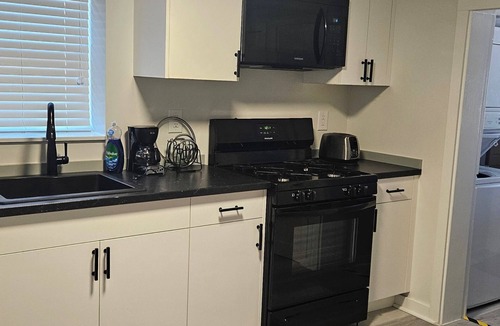 Trinidad Apartment | Charming studio apartment with full kitchen and washer/dryer combo in Trinidad.