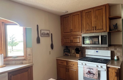 Weskan House | Charolais Chateau-Quiet country home close to town.