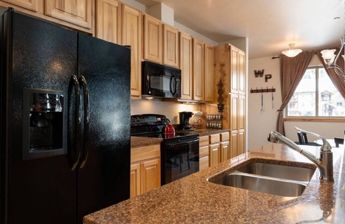 Winter Park Condo | ✔ Check! PET-FRIENDLY | Walk To Downtown | Close To Skiing | Trailhead Lodges 811