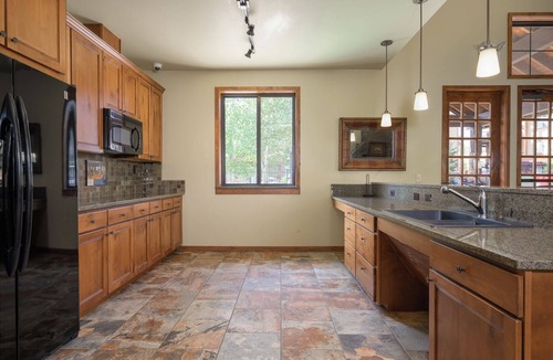 Winter Park Condo | ✔ Check! PET-FRIENDLY | Walk To Downtown | Close To Skiing | Trailhead Lodges 811