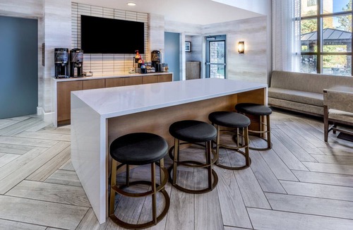 Glendale Condo | Cherry Creek Suite with Free Breakfast! Pool, Shared Hot Tub + Gym Access