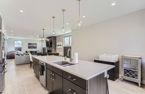 Sunnyside House | Chic, newly built home with beautiful interior & walkable location