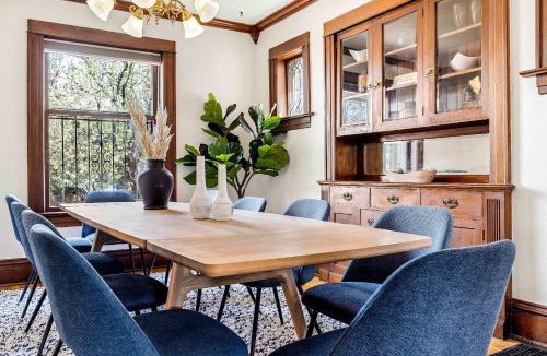 Congress Park House | Chic Victorian Manor - Sleeps 12 - Congress Park