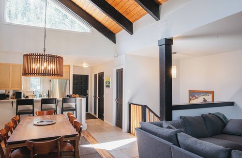 Intermountain House | 'Chillside Chalet' Modern West Vail Townhouse!