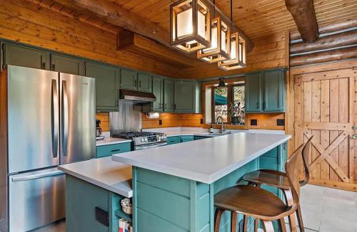Lyons House | Classic Log Cabin near Rocky Mountain National Park and near Skiing