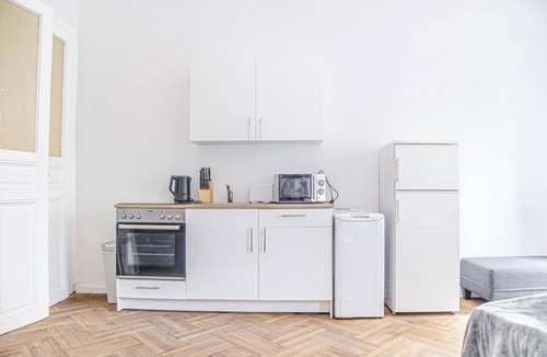 Wahring Apartment | Classy 2BR Apt. w/Exclusive Location near AKH