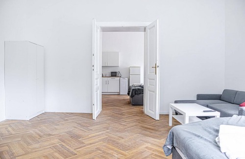 Wahring Apartment | Classy 2BR Apt. w/Exclusive Location near AKH