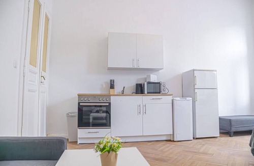 Wahring Apartment | Classy 2BR Apt. w/Exclusive Location near AKH