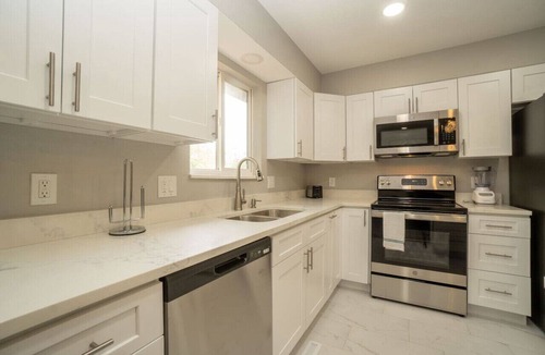 Allendale Area Apartment | Close to Downtown| Sleeps 8 | Private Backyard