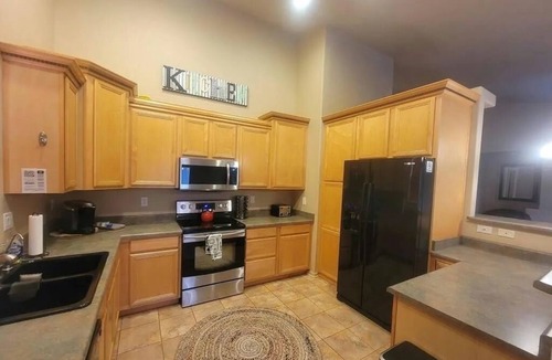 Pueblo West House | Close to Royal Gorge, Pueblo Lake, Famous river walk, Colorado Springs, Salida