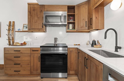 Steamboat Springs Condo | Club-B211: Fully Renovated, Panoramic Mountain Views, Prv W/D, Ski In Ski Out