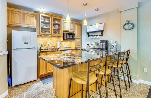 Colorado Springs Apartment | CO Springs Apartment in the Pines w/Treehouse!
