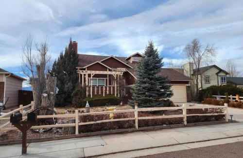 Cimarron Hills House | Colorado Cottage W/Mountain View