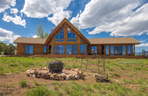 Ridgway House | Colorado Luxury Log Home | 40 Private Acres | A/C | Views | STR2025-009