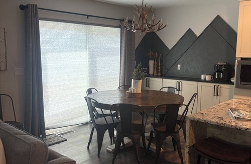 Edwards House | Colorado Mountain Getaway - NEWLY RENOVATED