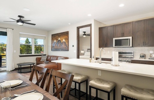 Rendezvous Condo | Colorado Mountain Rendezvous: Cozy Luxe Townhome w/Hot Tub + Winter Park Views