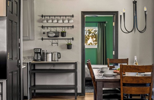 Dayton Triangle Apartment | Colorful Game Casa | BBQ | FIREPIT
