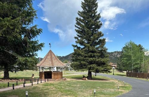 Estes Park Hotel | Columbine Inn