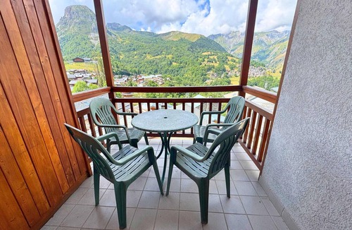 Saint-Martin-de-Belleville Apartment | Comfortable 85m² apartment for 6 people in St Martin de Belleville