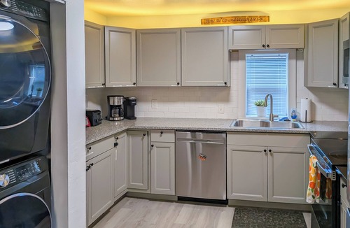Edgewater House | Comfort Amenities Location Hot Tub Walkable Denver