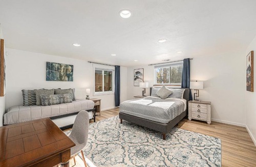 Green Mountain House | Comfort Group House Near Red Rocks
