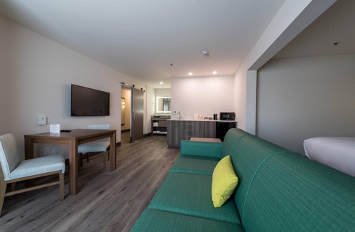 Colorado Springs Hotel | Comfort Suites Colorado Springs East -Medical Center Area