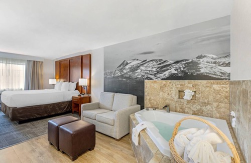 North Central Evergreen Hotel | Comfort Suites Golden West on Evergreen Parkway