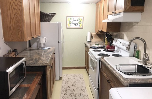 Sloan Lake House | Comfortable Apartment perfect for Travel Nurses