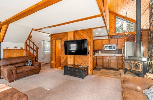 Bayfield Cabin | Comfortable Dog-Friendly Home within Walking Distance of Lake - Wooded Setting