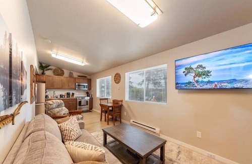 Valley House | Comfortable Duplex Unit - Beautiful Lake Views!