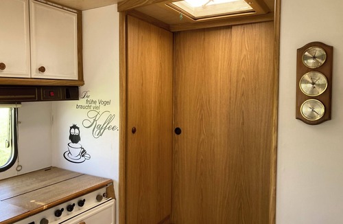 Deutsch Ossig House | Comfortable, spacious caravan to relax and unwind by the lake