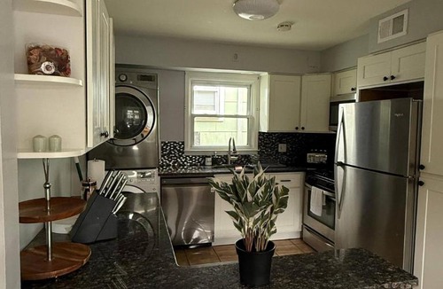 The Heights Apartment | Comfortable Stay Near NYC