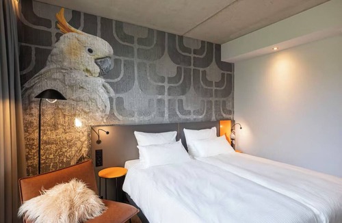 Waiblingen Hotel | Comfortable Superior Double Stay with Workspace | Pets are Allowed