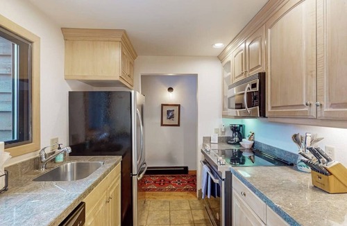 Jackson House | Comfortable townhome with amazing views, private sauna, deck & WIFI