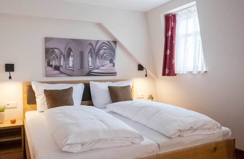 Heidenheim Apartment | Comfortable triple room in the historic town center of Heidenheim