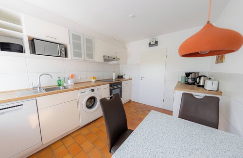Ploen Apartment | Comfortable vacation apartment with lake view & wallbox