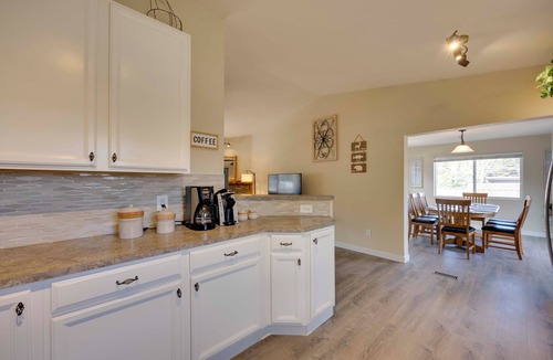Woodland Park Cottage | Comforting Woodland Park Home w/Fire Pit!