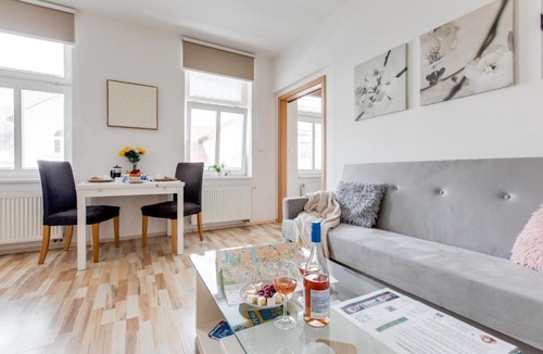 Hostivar Apartment | Comfy Apartment with Bedroom Nook