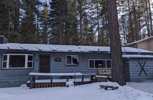 South Lake Tahoe Cabin | Comfy Fully Furnished Tahoe Cabin-Quiet Neighborhood Near Trails, Lake