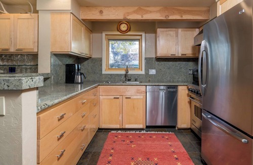 Warm Springs Condo | Condo Walking Distance to the Chairlift