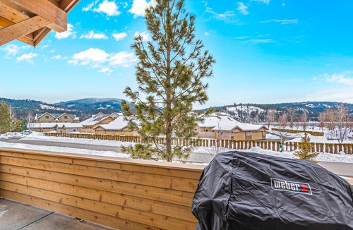 Dover Bay Condo | Contemporary Condo Near Downtown & Lake Access w/Balcony & Central A/C