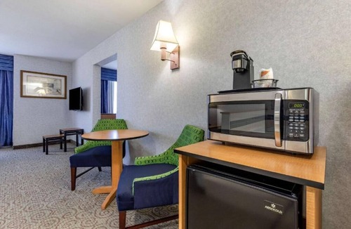Aurora House | Convenient access to the Denver Airport and downtown