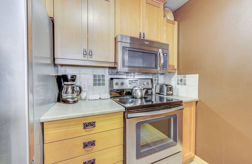 Copper Mountain Village Condo | Convenient Center Village 1 bedroom CONDO w hot tubs, internet & parking garage