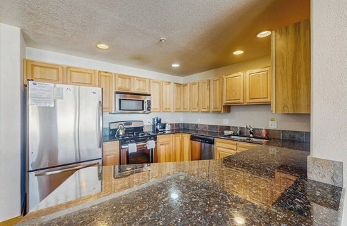 Fraser Condo | Convenient Mountain Condo w/Free WiFi, Mtn Views, Private Washer/Dryer, & Cable