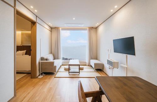Aewol Hotel | Cony Ocean Suite Hotel