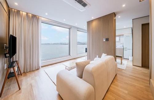 Aewol Hotel | Cony Ocean Suite Hotel