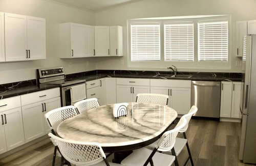 Copeland House | Copeland Family Getaway / Cozy Home on Main Street