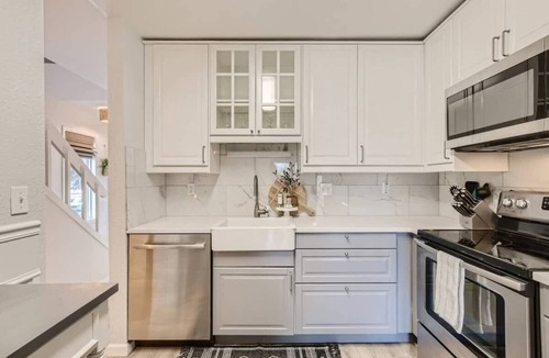 Lafayette House | Corner Unit 2 BDR/2.5 BA Lafayette Townhome