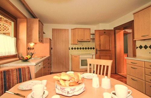Laimach Apartment | Cosy apartment for 4 people with WIFI, TV, terrace and pets allowed